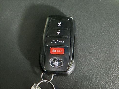 Used 2025 Toyota Tundra Limited AWD/4WD image 21