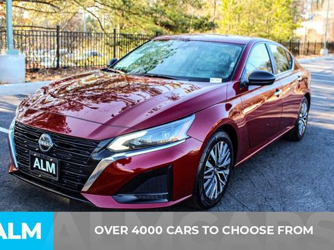 Used 2024 Nissan Altima 2.5 SV image 3