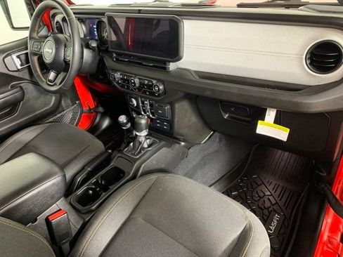 Used 2024 Jeep Gladiator Sport AWD/4WD image 6