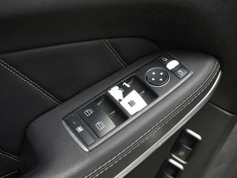 Used 2016 Mercedes-Benz GL 550 4MATIC image 36