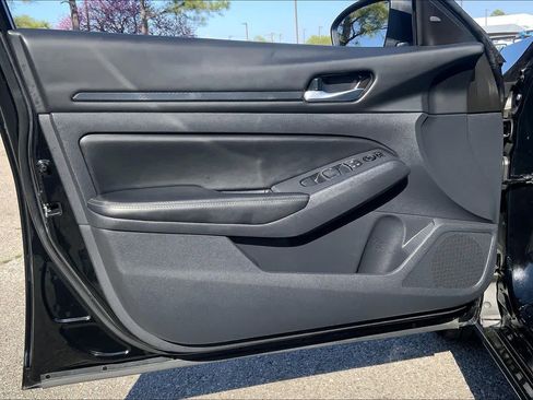 Used 2025 Nissan Altima 2.5 SV image 22