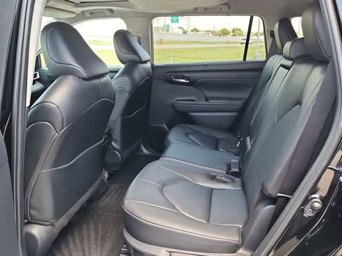 Certified 2026 Toyota Highlander XLE AWD/4WD image 17