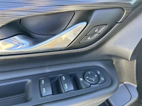 Used 2024 GMC Terrain SLE image 23