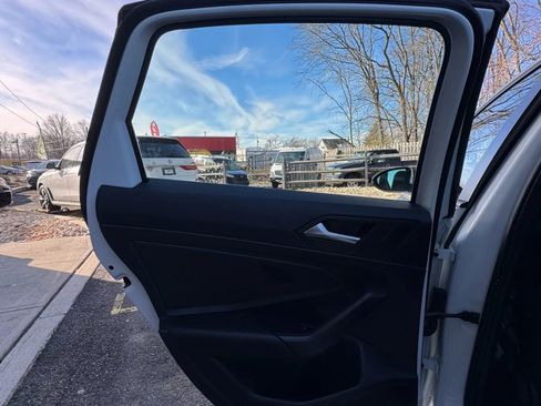 Used 2019 Volkswagen Jetta GLI image 14