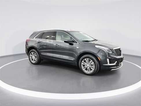 Used 2022 Cadillac XT5 Premium Luxury image 2