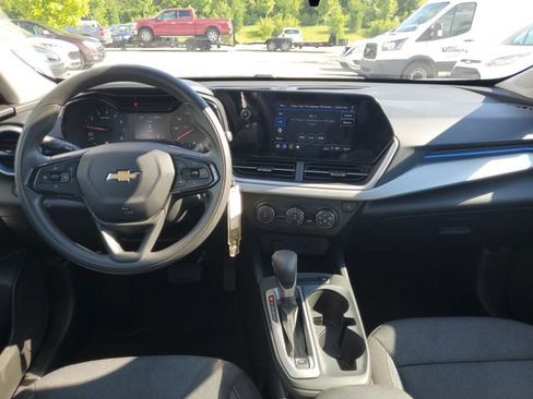 Used 2024 Chevrolet Trax LS FWD image 27