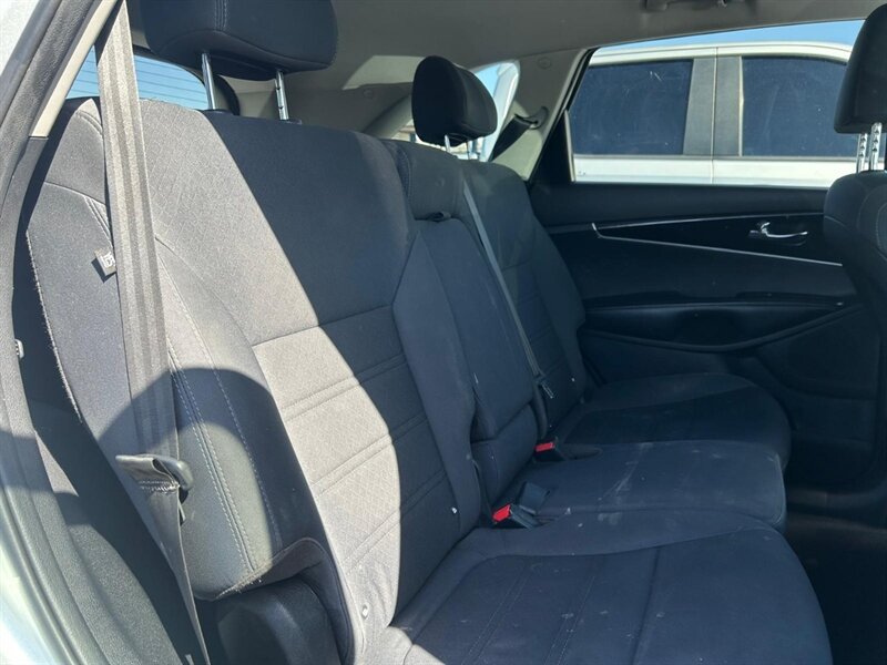 Used 2019 Kia Sorento AWD V6 image 23