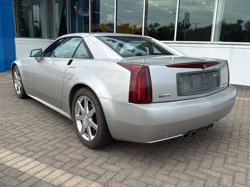 Used 2007 Cadillac XLR RWD image 3