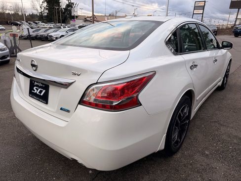 Used 2014 Nissan Altima 2.5 SV w/ Convenience Package image 6