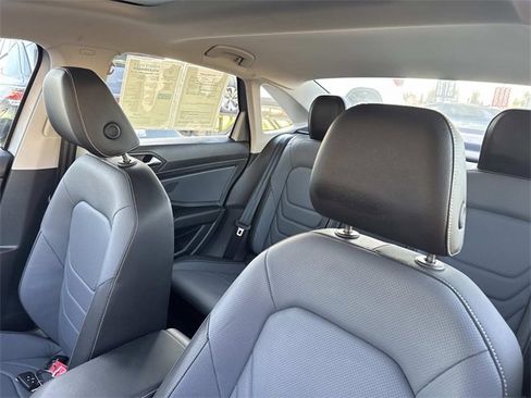 Used 2025 Volkswagen Jetta SEL image 21
