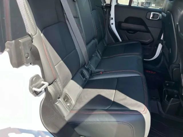 Used 2025 Jeep Gladiator Rubicon w/ Safety Group AWD/4WD image 22