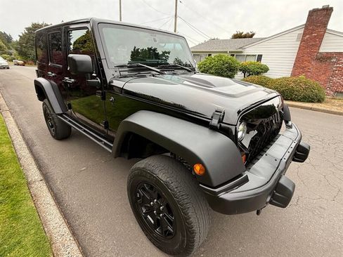 Used 2013 Jeep Wrangler Unlimited Sahara image 6