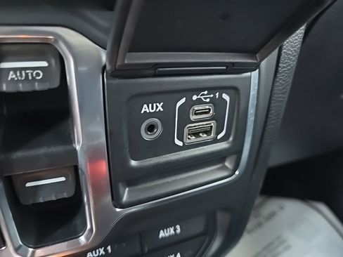 Used 2018 Jeep Wrangler Unlimited Sahara image 66