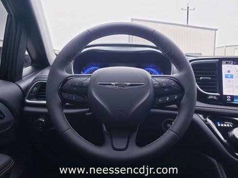 New 2026 Chrysler Pacifica Limited image 34