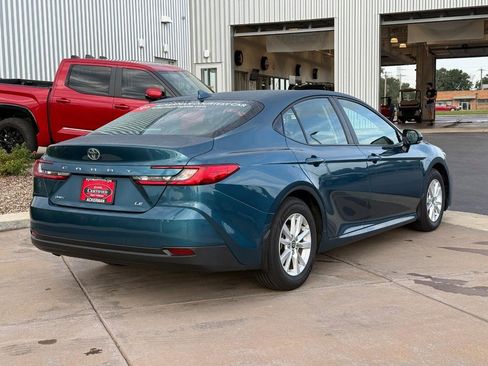 Used 2025 Toyota Camry LE FWD image 5