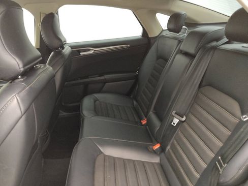 Used 2017 Ford Fusion SE w/ Equipment Group 201A image 18