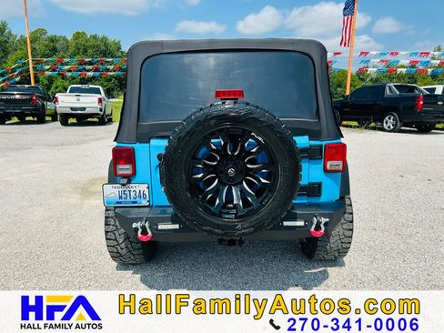 Used 2018 Jeep Wrangler Unlimited Sport w/ Connectivity Group AWD/4WD image 4