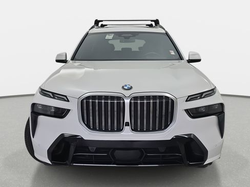 Used 2024 BMW X7 xDrive40i w/ M Sport Package image 2