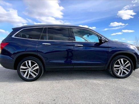 Used 2017 Honda Pilot Touring image 4
