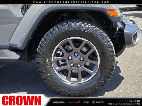 Used 2023 Jeep Gladiator Overland AWD/4WD image 9