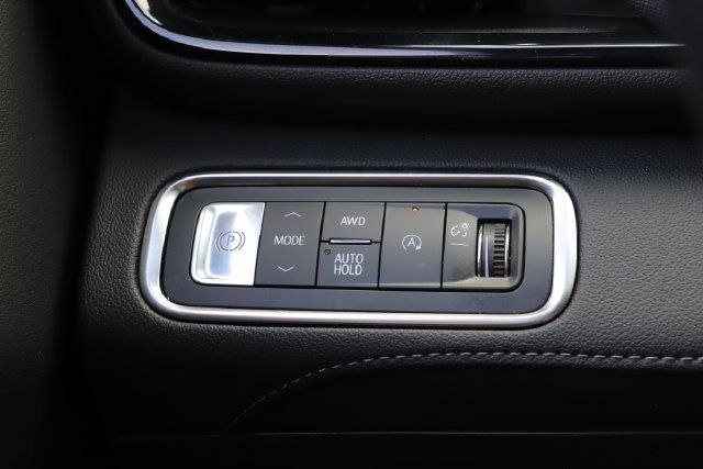 Used 2025 Buick Enclave Preferred AWD/4WD image 39