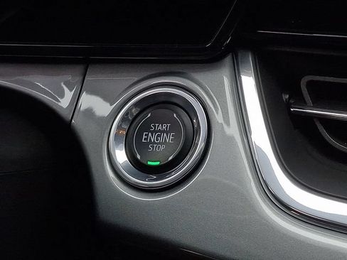 Used 2024 Chevrolet Trax LT FWD image 19