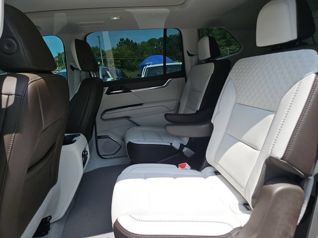 Used 2025 GMC Acadia Denali FWD image 12