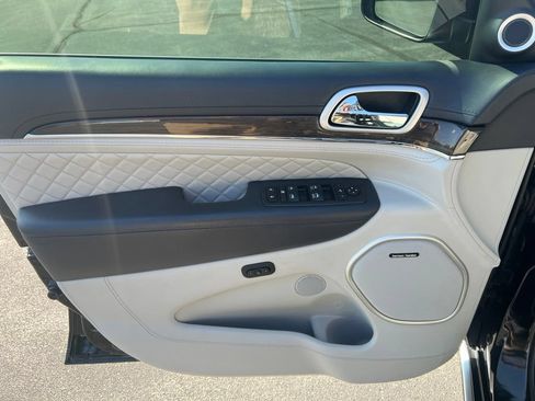 Used 2020 Jeep Grand Cherokee Summit AWD/4WD image 6