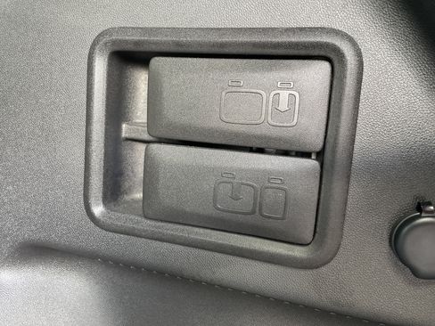 Used 2023 Chevrolet Equinox LT FWD image 28