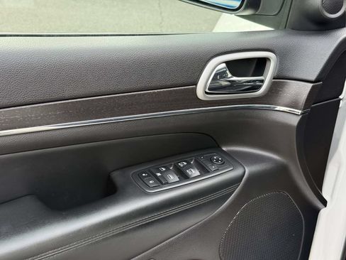 Used 2018 Jeep Grand Cherokee Limited w/ Trailer Tow Group IV AWD/4WD image 32