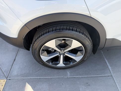 Used 2025 Volvo XC40 B5 Plus w/ Protection Package Premier AWD/4WD image 15