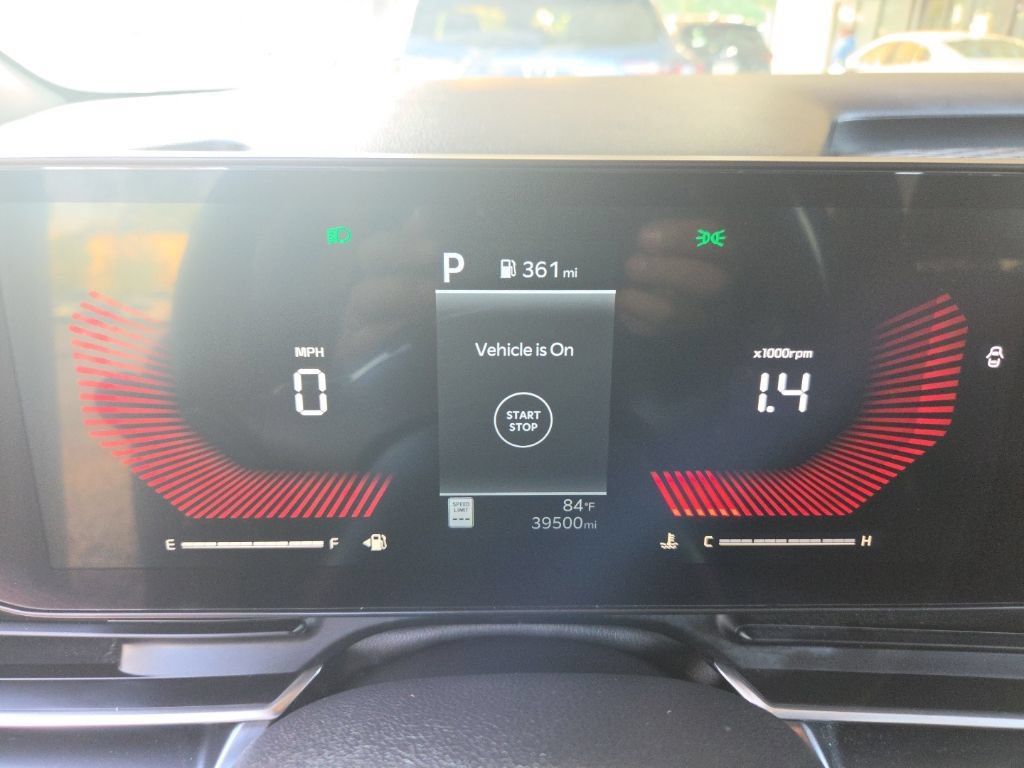 Used 2025 Kia Carnival FWD image 2