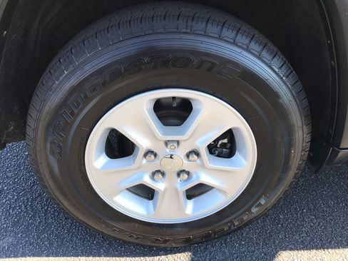 Used 2016 Jeep Grand Cherokee Laredo w/ Quick Order Package 23E image 19