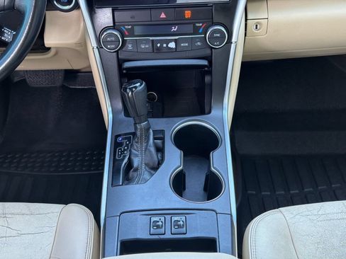 Used 2016 Toyota Camry XLE w/ Moonroof Package FWD image 18
