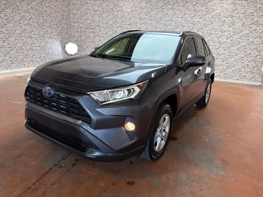 Used 2021 Toyota RAV4 XLE AWD/4WD image 3