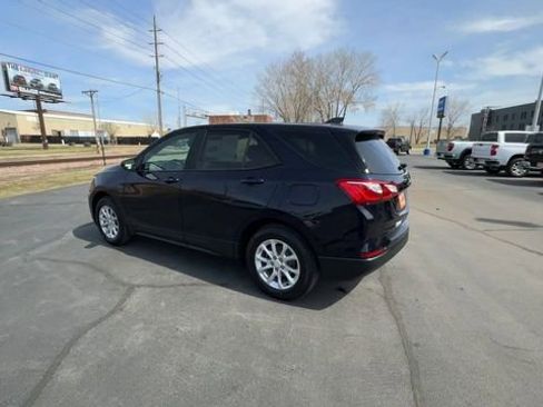 Used 2020 Chevrolet Equinox LS w/ LS Convenience Package image 6