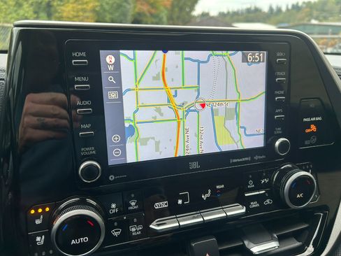 Used 2020 Toyota Highlander Limited image 22