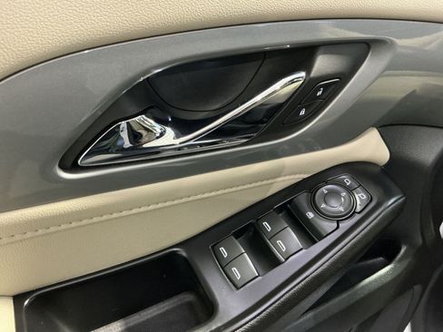 Used 2022 Chevrolet Traverse LS AWD/4WD image 16