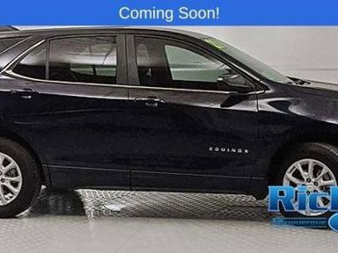 Used 2021 Chevrolet Equinox LT w/ Driver Convenience Package image 2