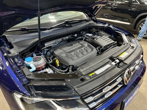Used 2021 Volkswagen Tiguan SE w/ Panoramic Sunroof Package AWD/4WD image 44