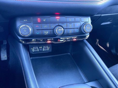 Used 2023 Dodge Durango GT image 25