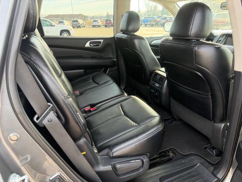 Used 2020 Nissan Pathfinder SL image 15