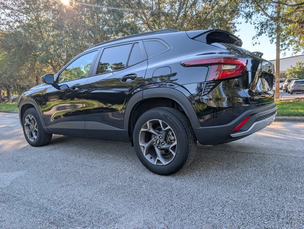 Used 2024 Chevrolet Trax LT w/ Driver Confidence Package FWD image 6