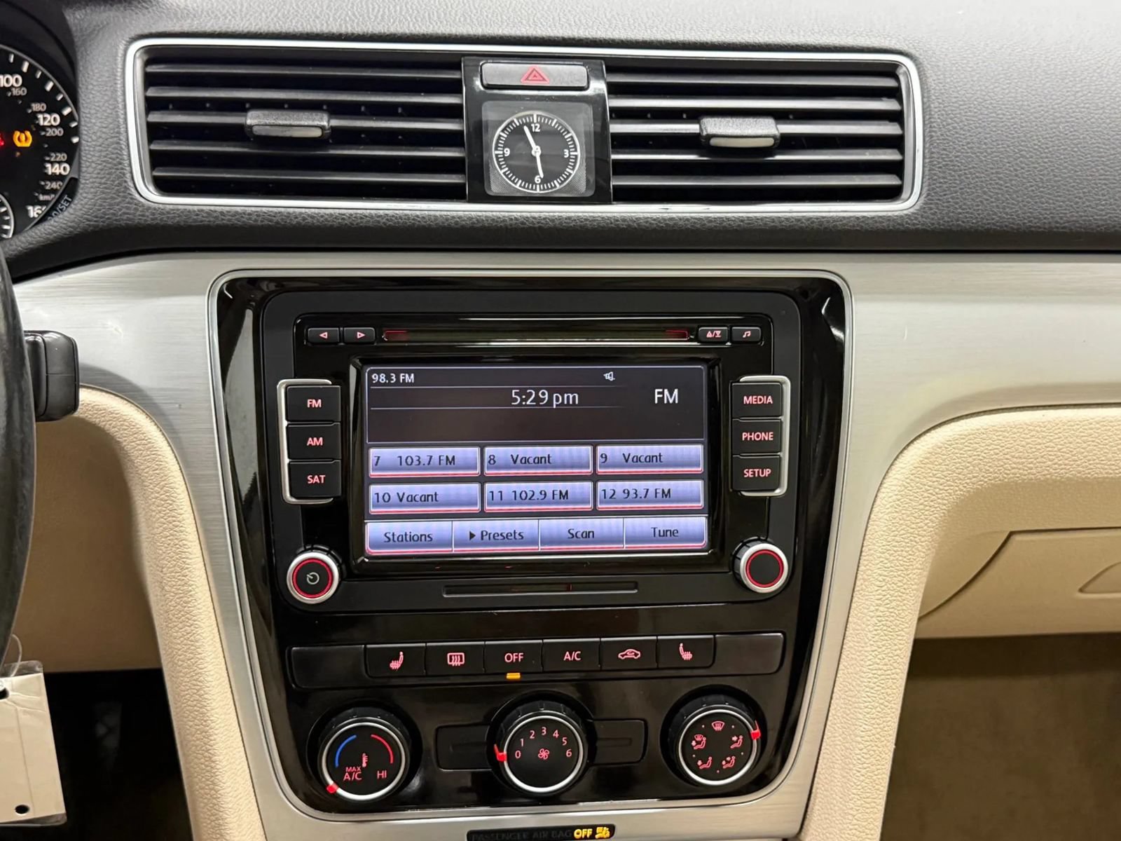 Used 2013 Volkswagen Passat TDI SE FWD image 32
