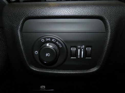 Used 2024 Jeep Grand Cherokee Limited image 18