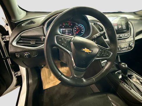 Used 2016 Chevrolet Malibu LT image 12