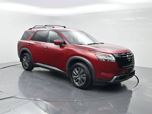 Used 2022 Nissan Pathfinder SV w/ SV Black Package FWD image 2
