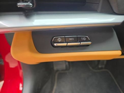 Used 2023 Chevrolet Corvette Stingray Premium Cpe w/ Body-Color Dual Roof Package image 33