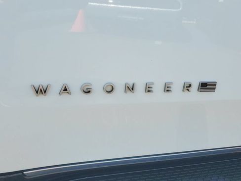 Used 2024 Jeep Wagoneer L Series II w/ Flexible Seating Group RWD image 8