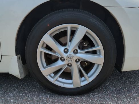 Used 2015 Nissan Altima 2.5 SV w/ Convenience Package FWD image 11